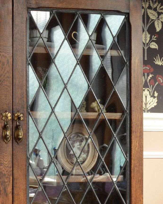 アンティークのキャビネット アンティーク家具 英国紳士たちが愛したかっこいいアンティーク家具、イギリス輸入のブックケース(本棚)。ガラスも当時のもの。(k-1565-f)