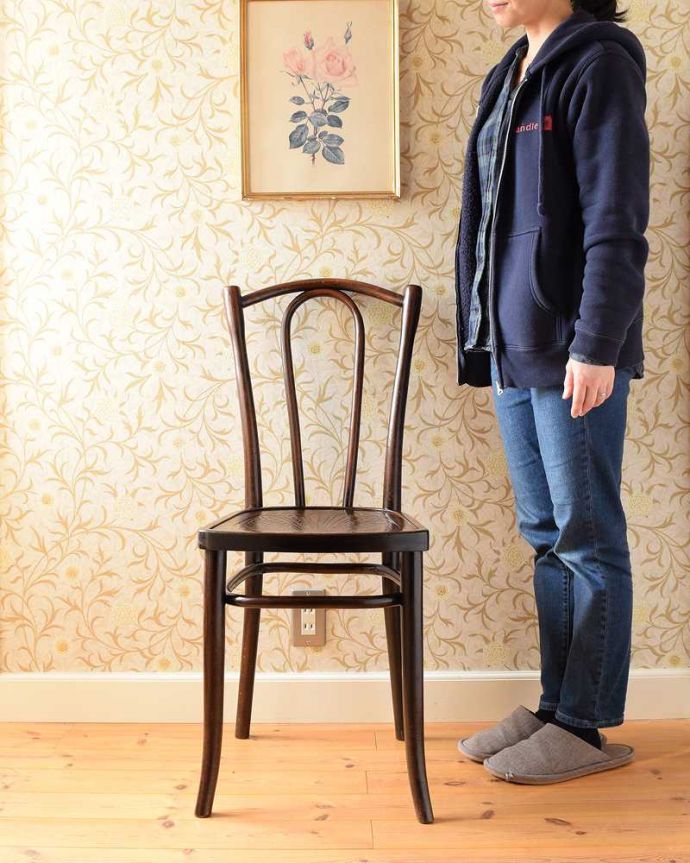 アンティーク チェア 英国のアンティーク椅子、曲げ木が美しいベントウッドチェア(ユーバックタイプ)。一本の木をぐにゅっと曲げたベントウッドチェア背もたれのデザインが特長のベントウッドチェア。(k-1570-c)