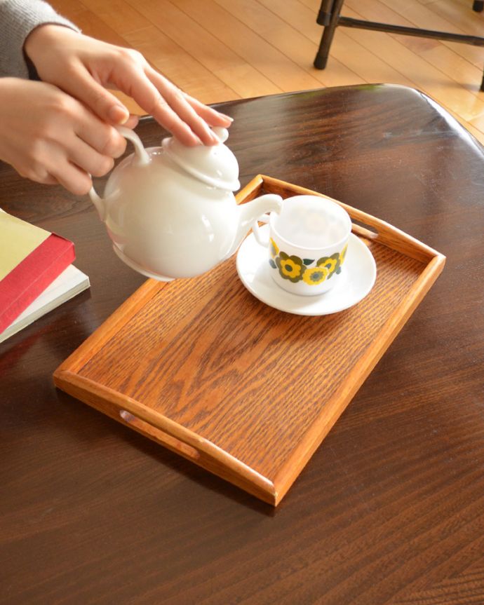 アーコールの家具 アンティーク家具 北欧スタイルの定番ブランド、引き出し付きのアーコール社のアンティークコーヒーテーブル。木目も美しいテーブル。(k-1571-f)