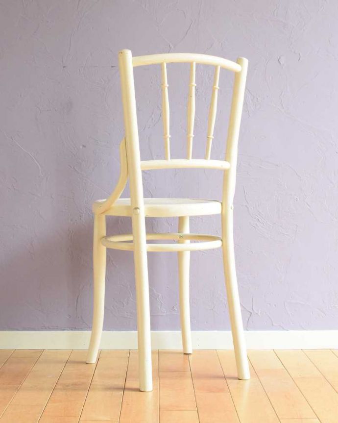 おしゃれな椅子、ベントウッドチェアの後ろ姿