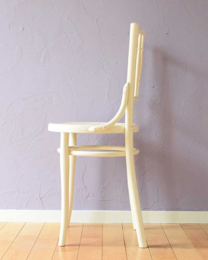 ベントウッドチェアの側面