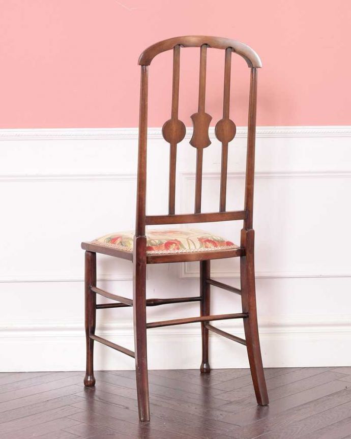 サロンチェア アンティーク チェア 象嵌が入った貴重なアンティーク、高級感漂うインレイドチェア 。後ろ姿も上品です並べた時に後ろから見ることも多い椅子。(k-1576-c)