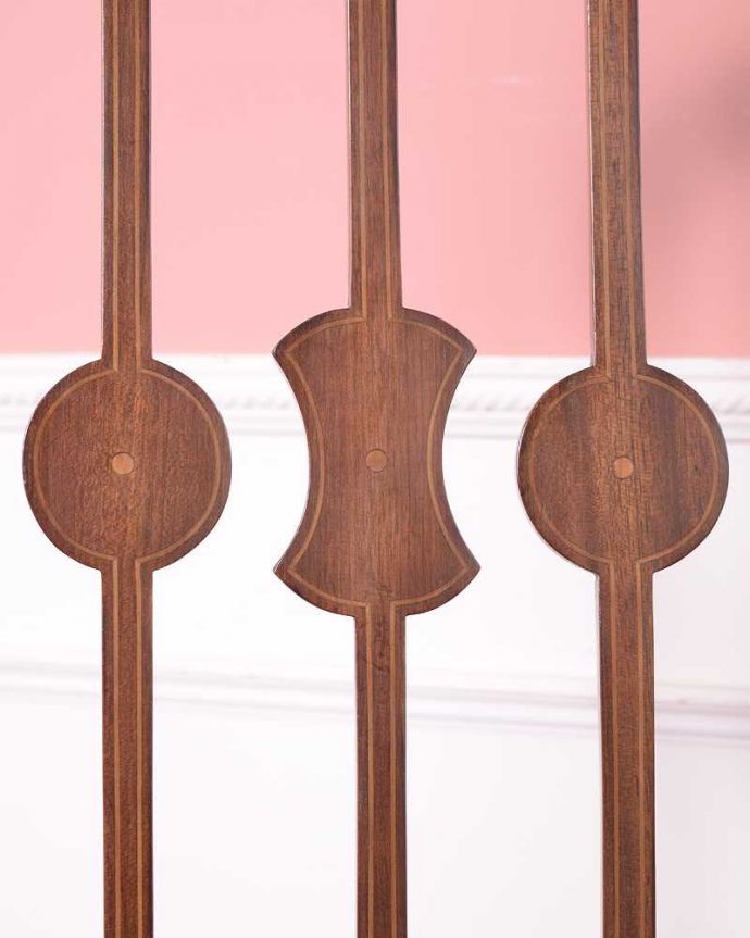 サロンチェア アンティーク チェア 象嵌が入った貴重なアンティーク、高級感漂うインレイドチェア 。華やかな象嵌の模様木を組み合わせることで作る象嵌で描かれた模様。(k-1576-c)