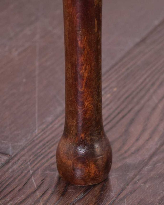 サロンチェア アンティーク チェア 象嵌が入った貴重なアンティーク、高級感漂うインレイドチェア 。床を滑らせて移動出来ますHandleではアンティークチェアの脚の裏にフェルトキーパーをお付けしています。(k-1576-c)