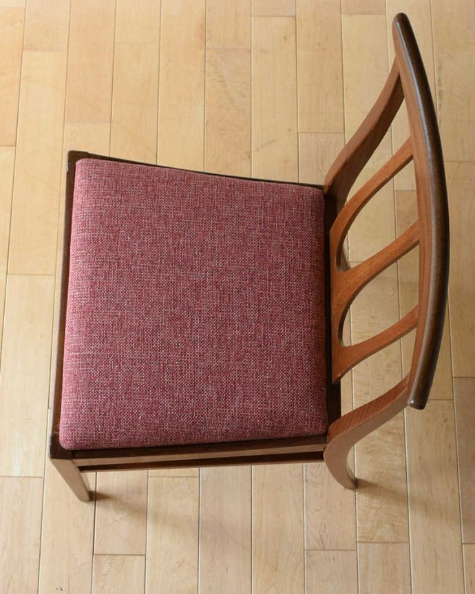 G-PLAN(Gプラン) アンティーク チェア G-PLANのダブルバックチェア、ビンテージダイニングチェア(ブラジリアシリーズ)。座面を上から見るとこんな感じ長時間座っても疲れません。(k-1587-c)