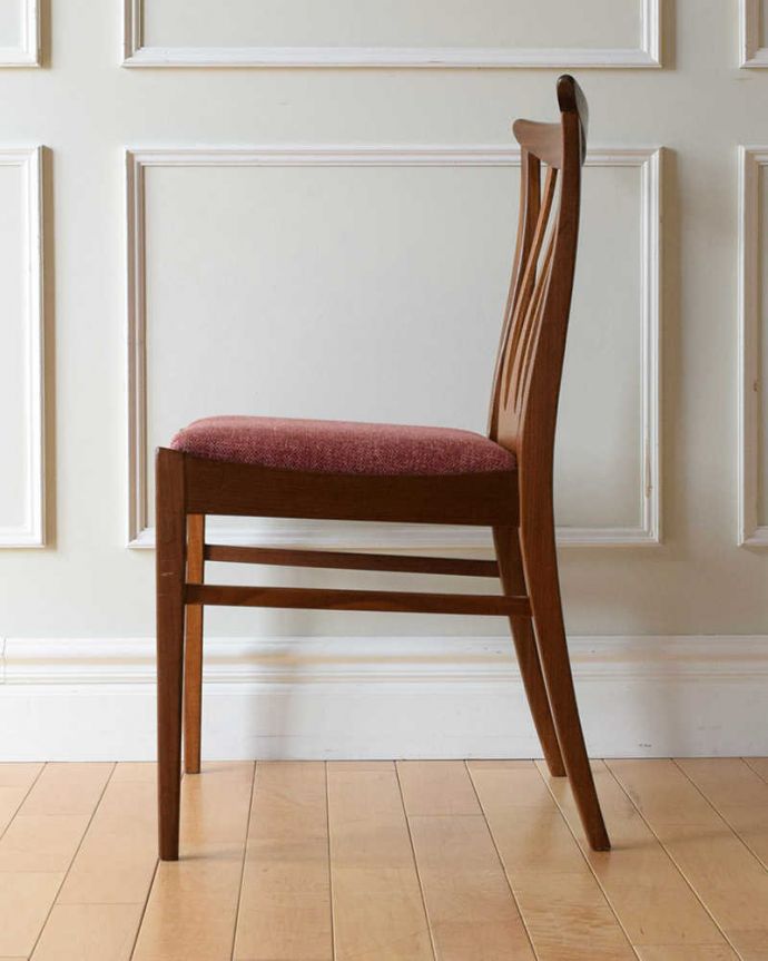 G-PLAN(Gプラン) アンティーク チェア G-PLANのダブルバックチェア、ビンテージダイニングチェア(ブラジリアシリーズ)。横から見てもスッキリとカッコイイヴィンテージチェアは、もちろん新品ではないので経年変化によるキズはありますが、キレイに修復したので安心して座って下さい。(k-1587-c)