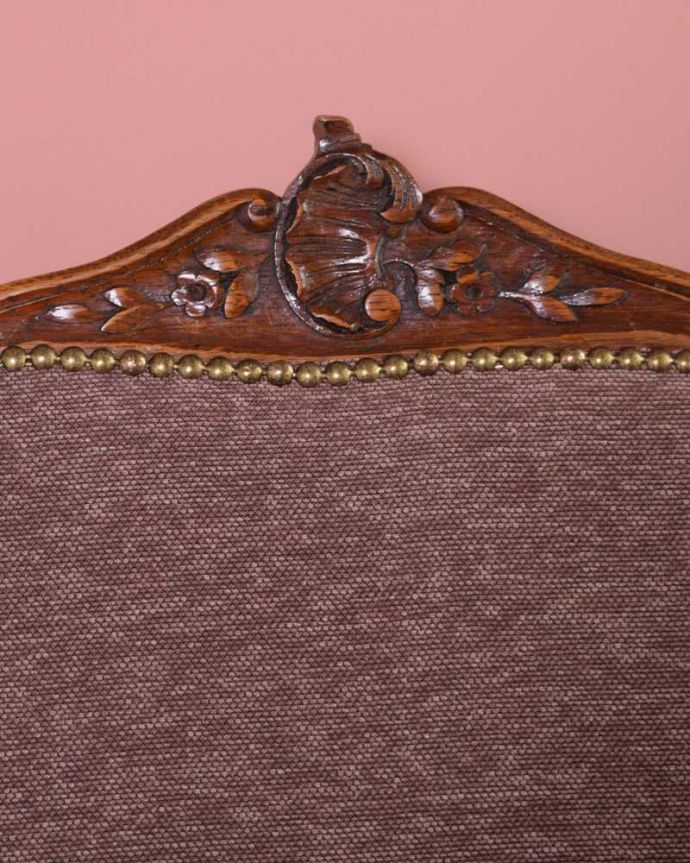 ダイニングチェア　アンティーク チェア　フランス輸入の華やかな椅子、アンティークダイニングチェア（サイドチェア）。フランスらしい彫りフランスらしさの象徴とも言える、優雅な彫りの装飾。(k-1588-c)