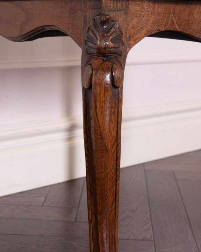 ダイニングチェア　アンティーク チェア　フランス輸入の華やかな椅子、アンティークダイニングチェア（サイドチェア）。うっとりするほど細かい細工まだ機械の発達していない時代に、手作業で作られた細かい細工。(k-1588-c)