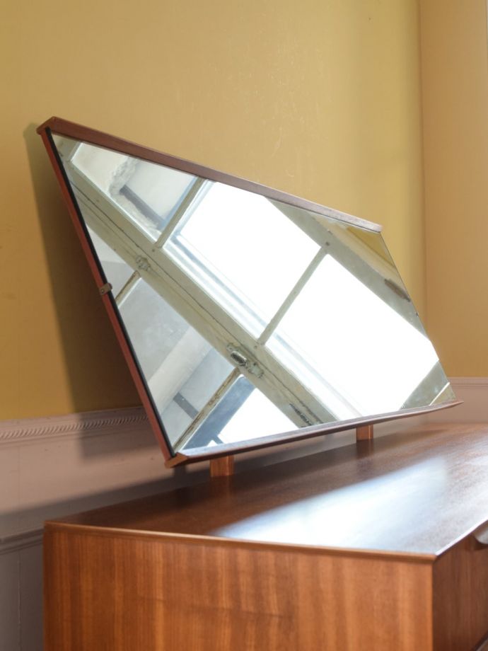 ビンテージドレッサーの鏡