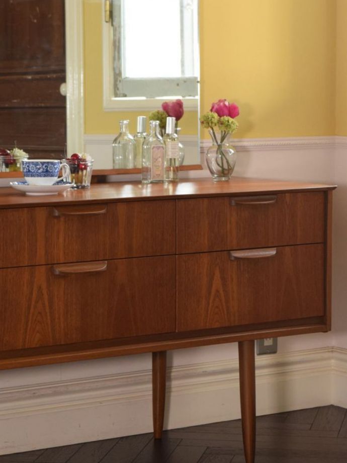 北欧スタイルのビンテージドレッサー