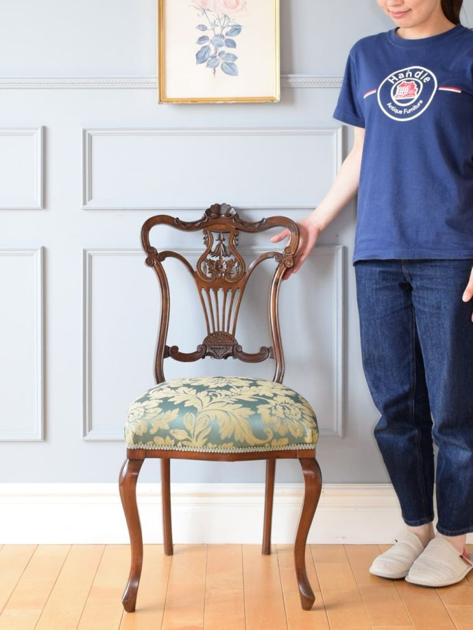 英国アンティークのサロンチェア