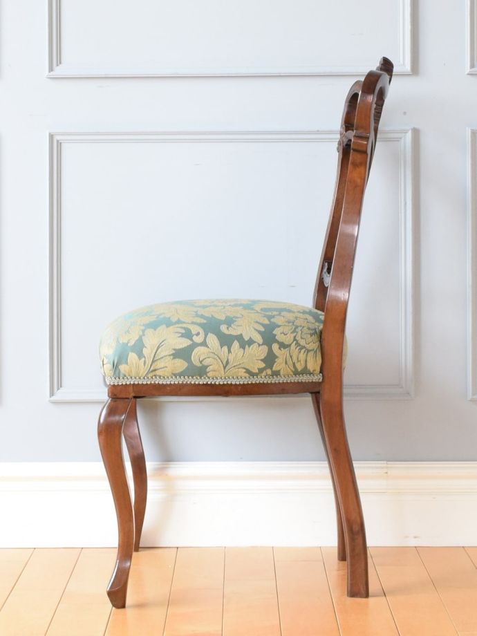 アンティークの椅子の側面