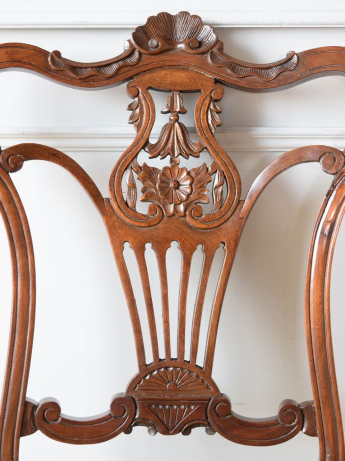 英国アンティークらしい装飾