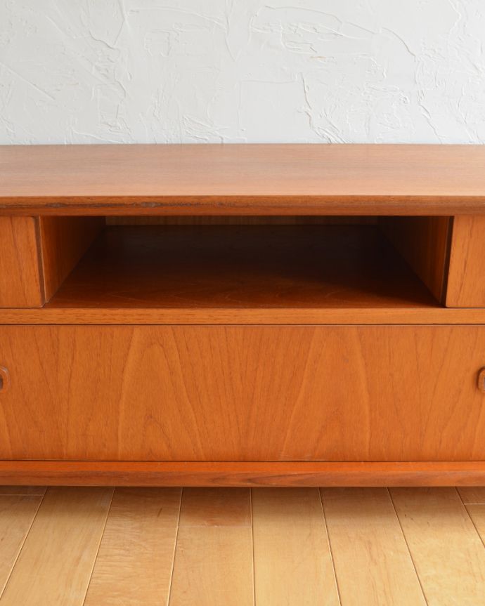 G-PLAN(Gプラン) アンティーク家具 小ぶりで使いやすいヴィンテージ家具、G-planのローボード(テレビ台)。レコーダーやゲーム機などが置けるオープン棚があります。(k-1593-f)