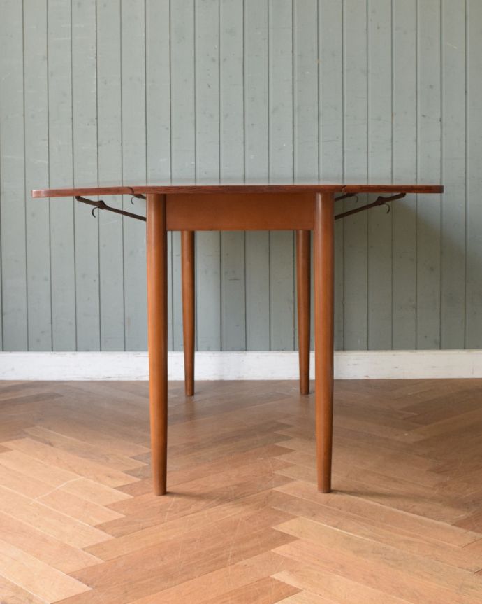 G-PLAN(Gプラン)　アンティーク家具　スッキリとしたモダンなデザインが特徴のG-PLANのアンティークのバタフライテーブル。もちろん常に広げたままの状態でもお使い頂けます。(k-1594-f)