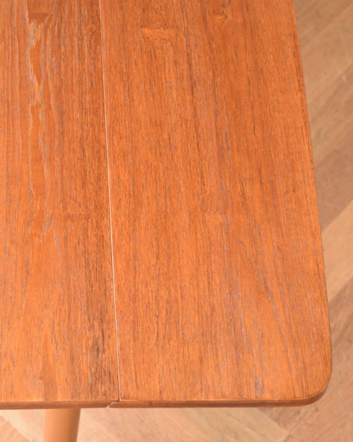 G-PLAN(Gプラン)　アンティーク家具　スッキリとしたモダンなデザインが特徴のG-PLANのアンティークのバタフライテーブル。きちんとお直ししているので、天板もキレイな状態です。(k-1594-f)