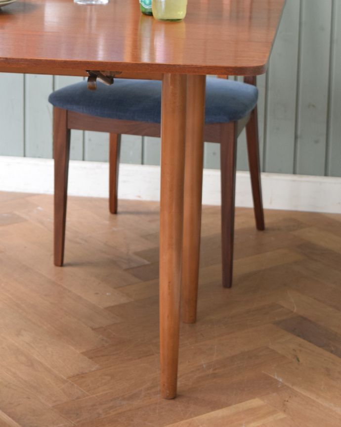 G-PLAN(Gプラン)　アンティーク家具　スッキリとしたモダンなデザインが特徴のG-PLANのアンティークのバタフライテーブル。きちんとお直ししていますので、しっかりとした安定感があります。(k-1594-f)