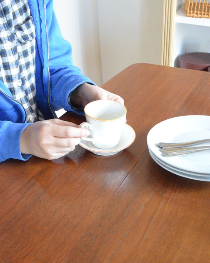 G-PLAN(Gプラン)　アンティーク家具　スッキリとしたモダンなデザインが特徴のG-PLANのアンティークのバタフライテーブル。木目も美しいテーブル。(k-1594-f)