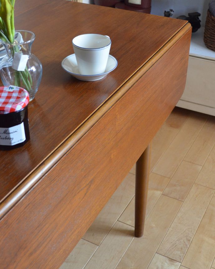 G-PLAN(Gプラン)　アンティーク家具　スッキリとしたモダンなデザインが特徴のG-PLANのアンティークのバタフライテーブル。使う人数や、必要に応じてサイズを変える事ができる便利なテーブルです。(k-1594-f)