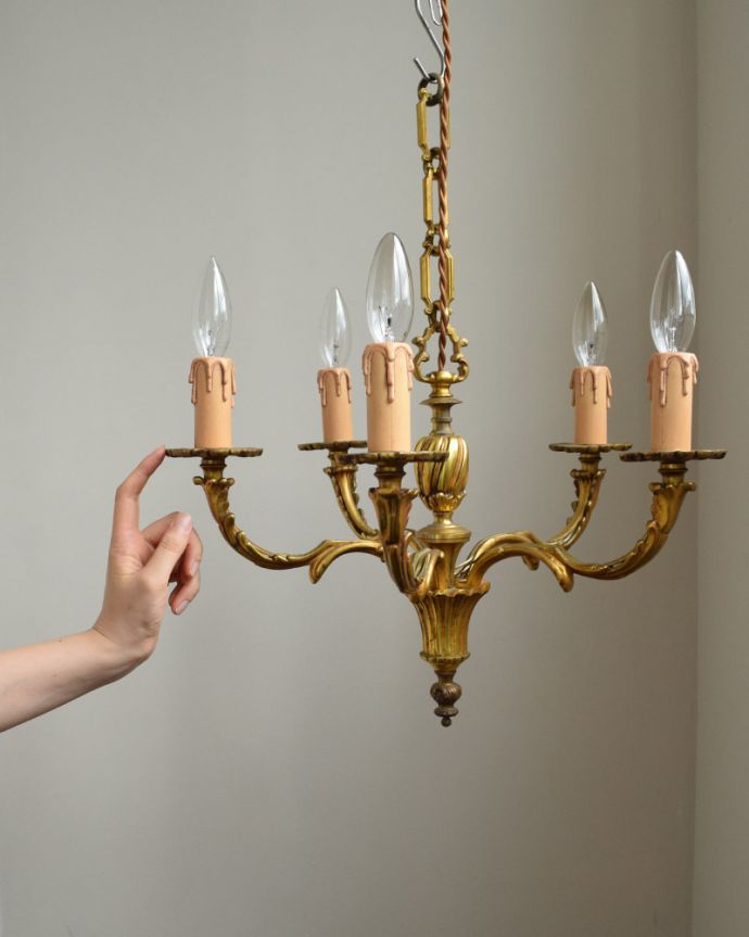 アンティークの真鍮製シャンデリア