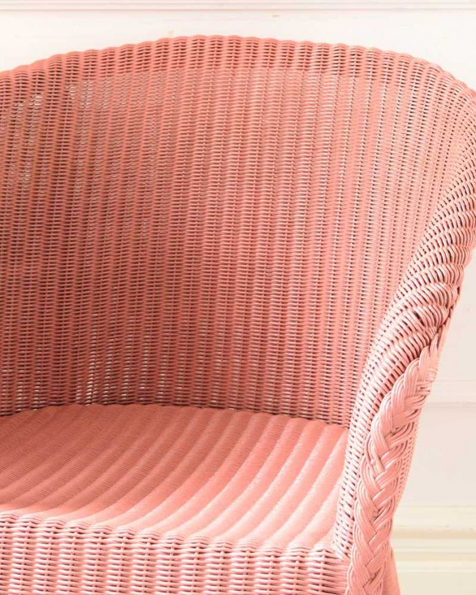 ロイドルーム アンティーク チェア ゆったりと過ごせるイギリスで見つけたアンティークロイドルームチェア。アンティークとして使える頑丈さが魅力です可愛い編み目模様もロイドルームの魅力の一つ。(k-1600-c)