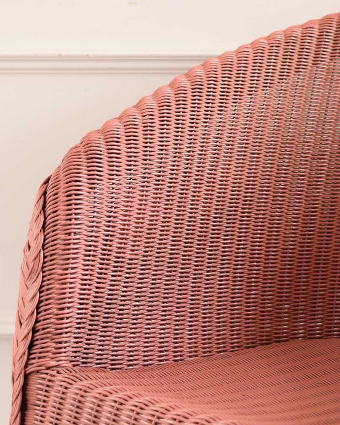 ロイドルーム アンティーク チェア ゆったりと過ごせるイギリスで見つけたアンティークロイドルームチェア。アーム部分にも注目肘を掛けておけるアームチェアは座ったときにやっぱりラク。(k-1600-c)