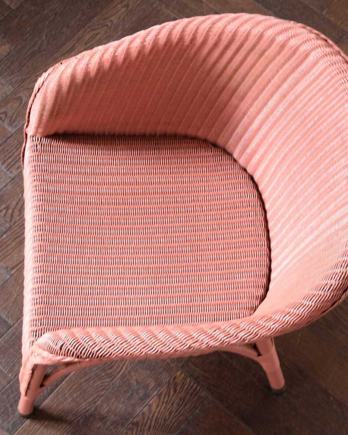 ロイドルーム アンティーク チェア ゆったりと過ごせるイギリスで見つけたアンティークロイドルームチェア。しっかり編み込まれているので座り心地抜群です座面は広々していて、キレイにペイントされています。(k-1600-c)