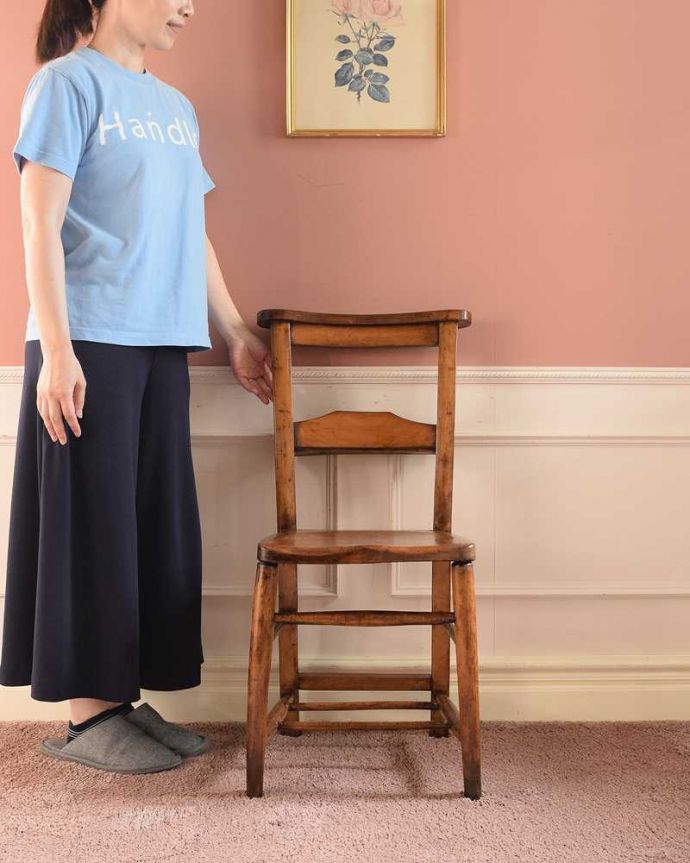 チャーチチェア　アンティーク チェア　イギリス輸入のアンティーク椅子、聖書ボックス付きのチャペルチェア。教会で使われていた椅子名前の通り、日曜日に礼拝に教会に来た人たちが座っていたチャーチチェア。(k-1603-c)