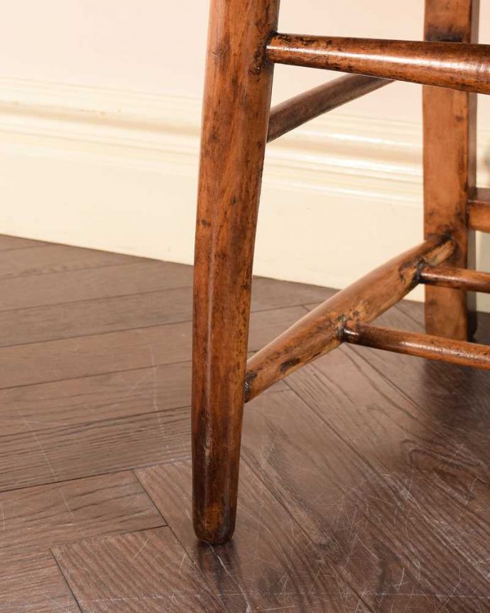 チャーチチェア　アンティーク チェア　イギリス輸入のアンティーク椅子、聖書ボックス付きのチャペルチェア。床を滑らせて移動出来ますHandleではアンティークチェアの脚の裏にフェルトキーパーをお付けしています。(k-1603-c)