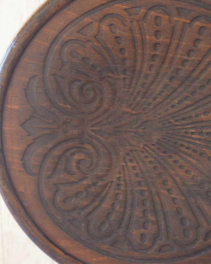 ベントウッドチェア　アンティーク チェア　イギリスで見つけた曲げ木が美しいユーバックタイプのアンティークベントウッドチェア。近くで見てみるとそれぞれ模様が違うベントウッドチェアの座面。(k-1604-c)