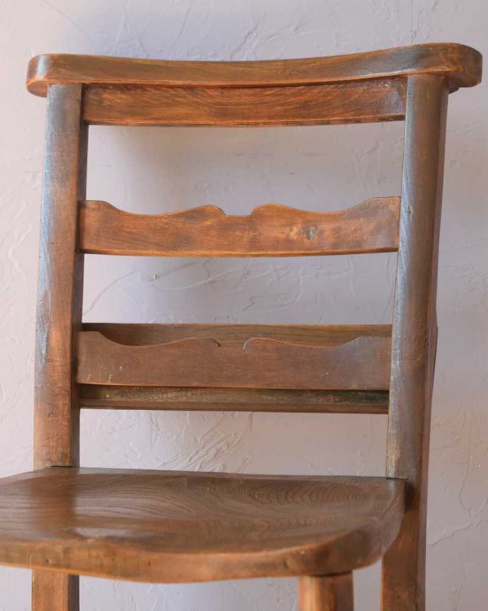 アンティークチェアの背もたれ