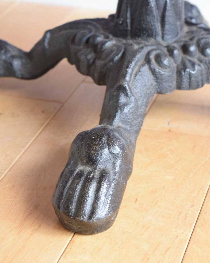 アンティークスツールの脚