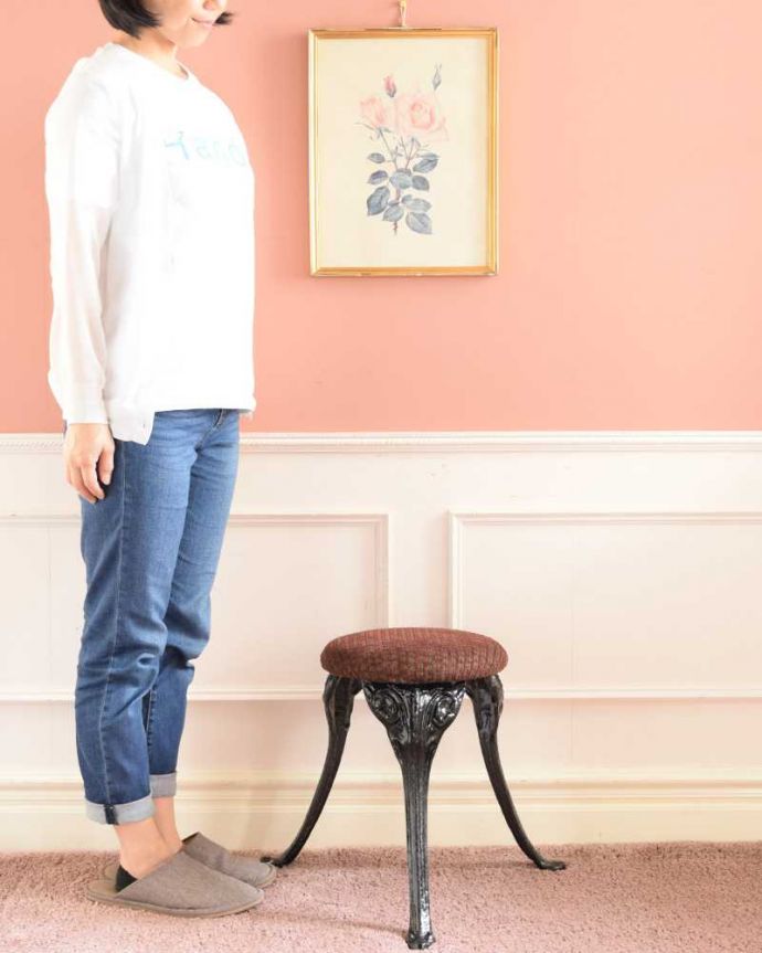 英国で見つけた椅子、アイアンの3本脚がかっこいいアンティークパブ