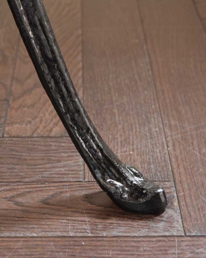 アンティークスツールの脚