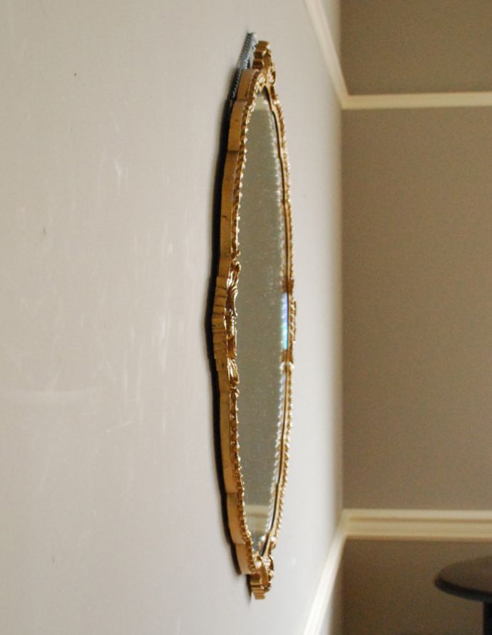 アンティーク フレーム付きミラー　アンティーク雑貨　ゴールドフレームの英国アンティーク、モールディングミラー。アンティークのミラーは重みがあります。(k-1617-z)