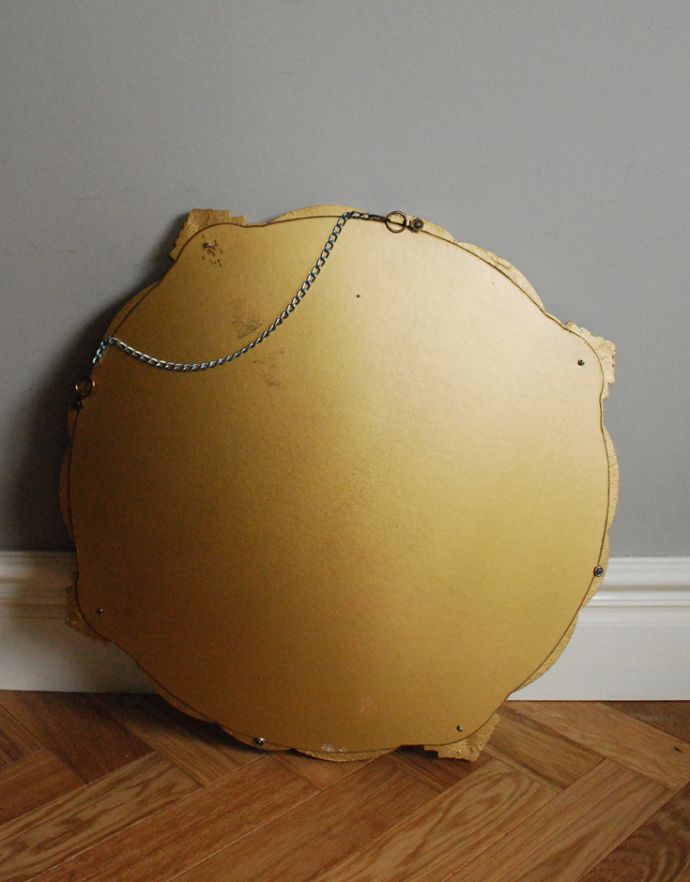 アンティーク フレーム付きミラー　アンティーク雑貨　ゴールドフレームの英国アンティーク、モールディングミラー。壁に取り付けられるように金具が付いています。(k-1617-z)