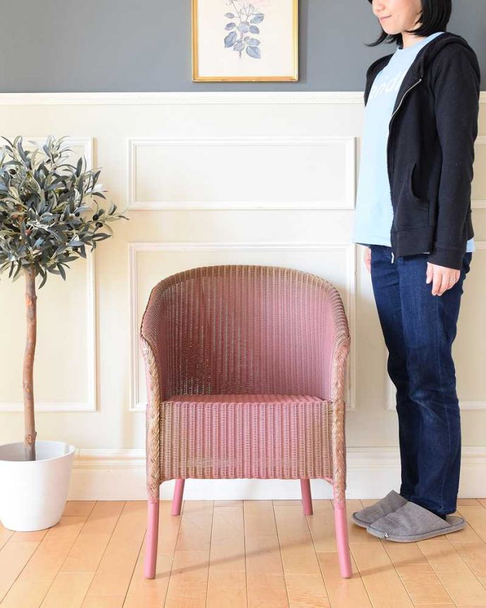 ロイドルーム　アンティーク チェア　ベビーピンクのアンティークチェア、ゆったりと過ごせるロイドルームチェア。ゆったりくつろぎの時間に･･･見て楽しむだけでなく、使って本当の良さがわかるのがロイドルームチェア。(k-1618-c)