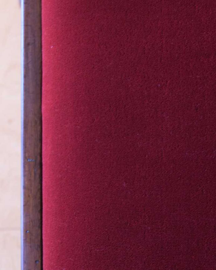 サロンチェア　アンティーク チェア　背もたれと足先が美しいアンティークの椅子チッペンデールチェア。生地のセレクトにもこだわりました優雅なアンティークチェアの雰囲気をそのままに、一番似合う貼り座をじっくり選びました。(k-1619-c)