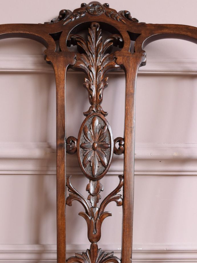 英国アンティークらしい装飾