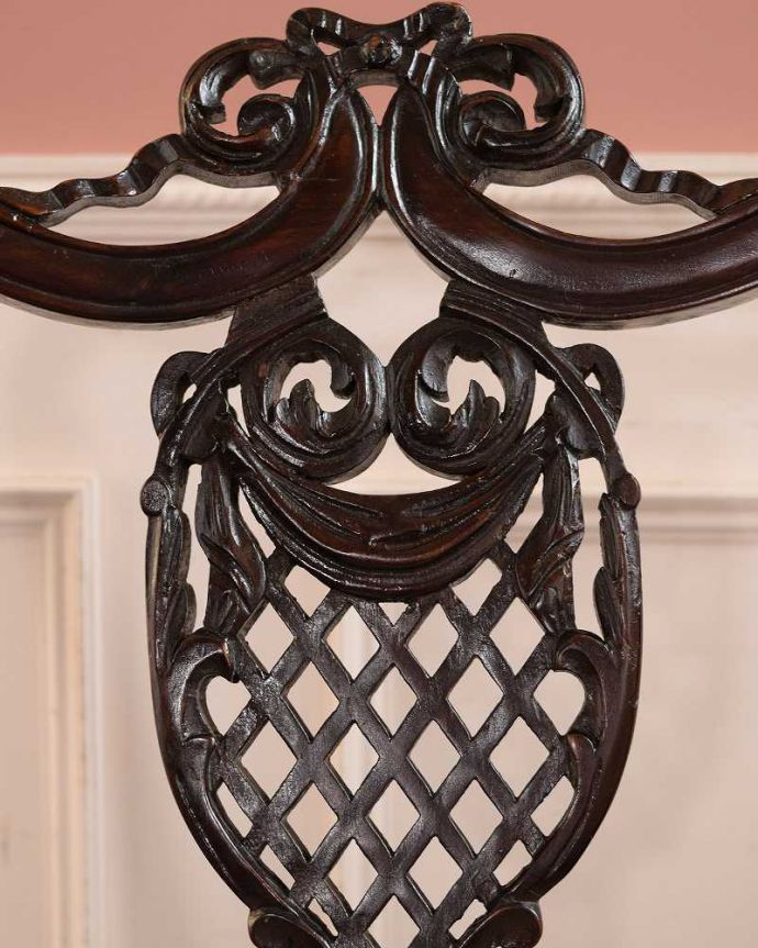 英国アンティークらしい装飾