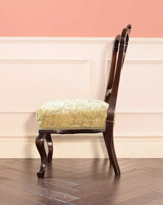 アンティークの椅子の側面