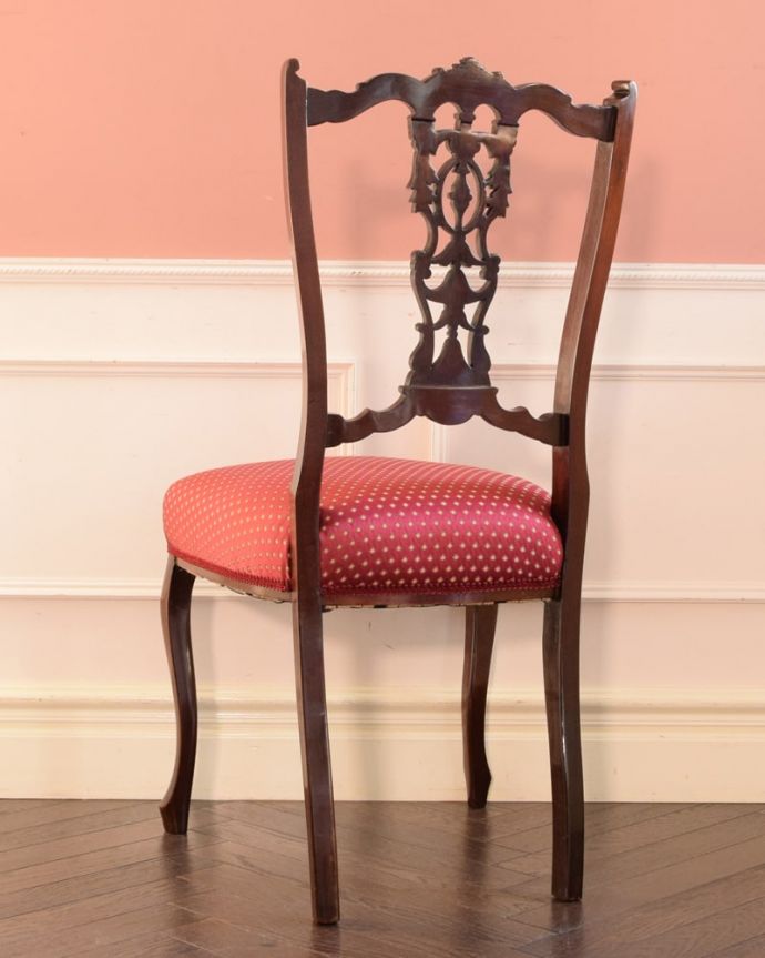 アンティークのサロンチェアの後ろ姿