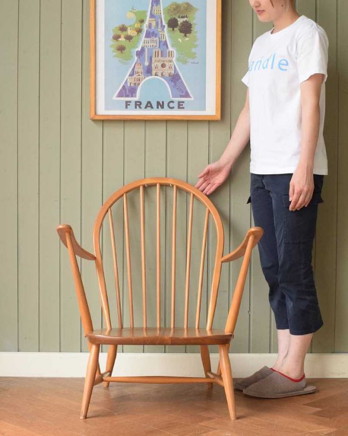 アーコールの家具 アンティーク チェア 大きな背もたれで包み込んでくれるビンテージチェア、 アーコール社の ラウンジチェア。ムダのないシンプルさがカッコいい!ゆったりくつろげる一人掛けのラウンジチェア。(k-1630-c)