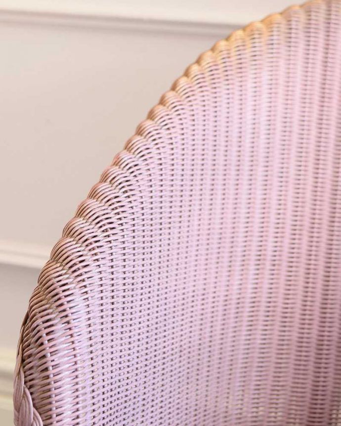 ロイドルーム　アンティーク チェア　丈夫で軽いイギリスアンティークのロイドルームチェア 。アーム部分にも注目肘を掛けておけるアームチェアは座ったときにやっぱりラク。(k-1632-c)