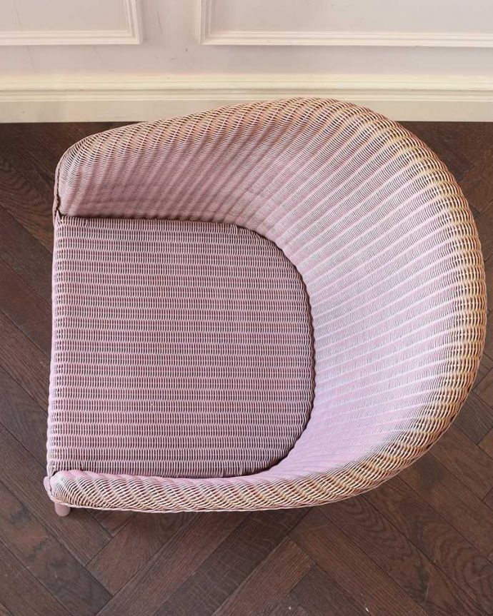 ロイドルーム　アンティーク チェア　丈夫で軽いイギリスアンティークのロイドルームチェア 。しっかり編み込まれているので座り心地抜群です座面は広々していて、キレイにペイントされています。(k-1632-c)