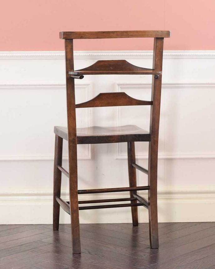 チャペルチェアの後ろ姿