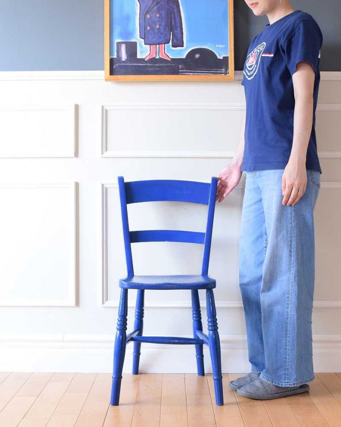 キッチンチェア アンティーク チェア アクセントカラーにピッタリなブルーのアンティークキッチンチェア。思わずほっこりしちゃう、ぬくもりある可愛いデザイン見た目が可愛いキッチンチェア。(k-1636-c)