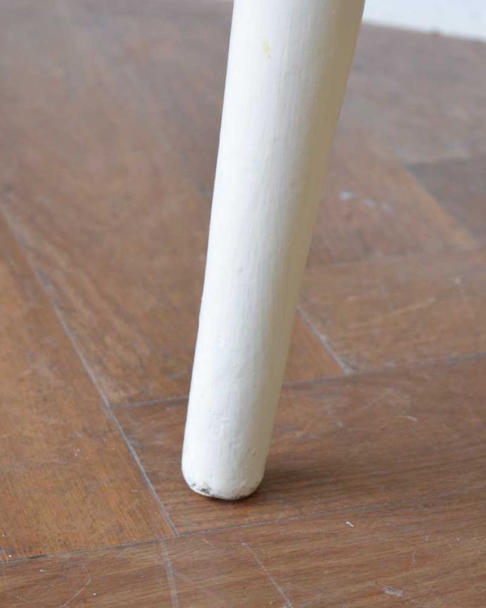 アーコールチェア　アンティーク チェア　アーコールのフープバックチェア（6本・ペイント）。床を滑らせて移動出来ます直線タイプの脚の裏には、フェルトキーパーをお付けしています。(k-1637-c)