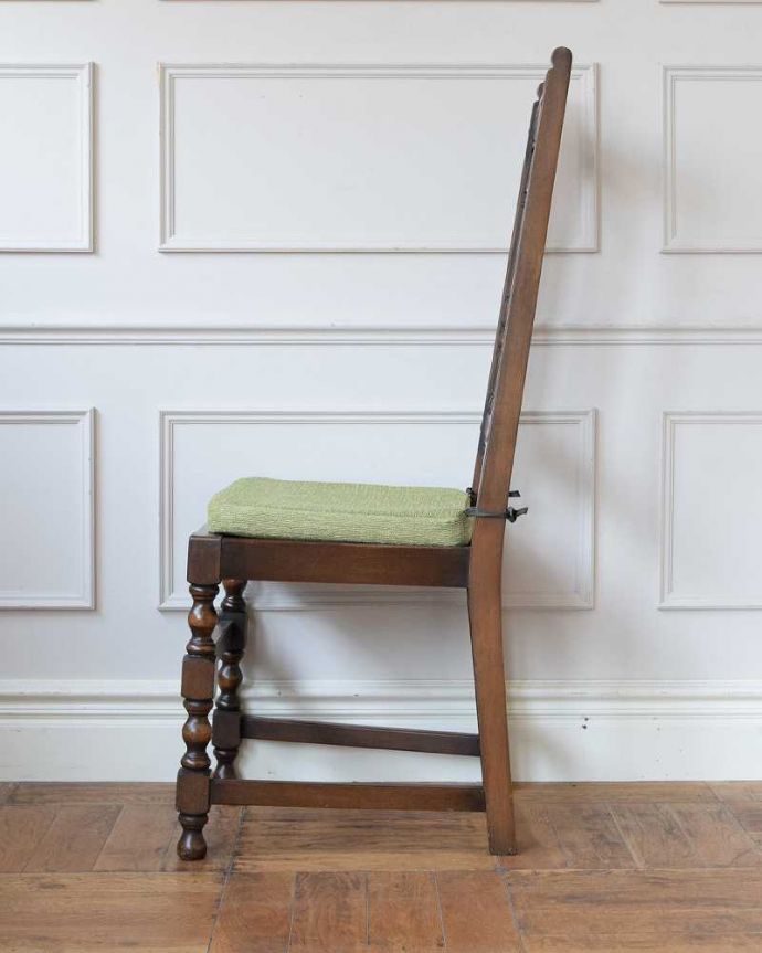 アーコールチェア アンティーク チェア 背もたれがカッコイイ、アーコール社のアンティークチェア。横から見ても優雅な立ち姿背もたれがカーブしているので楽です。(k-1638-c)