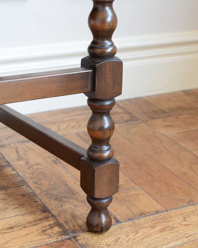 アンティークチェアの脚